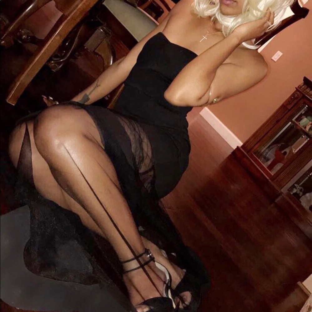 Straplesss Black Formal Dress